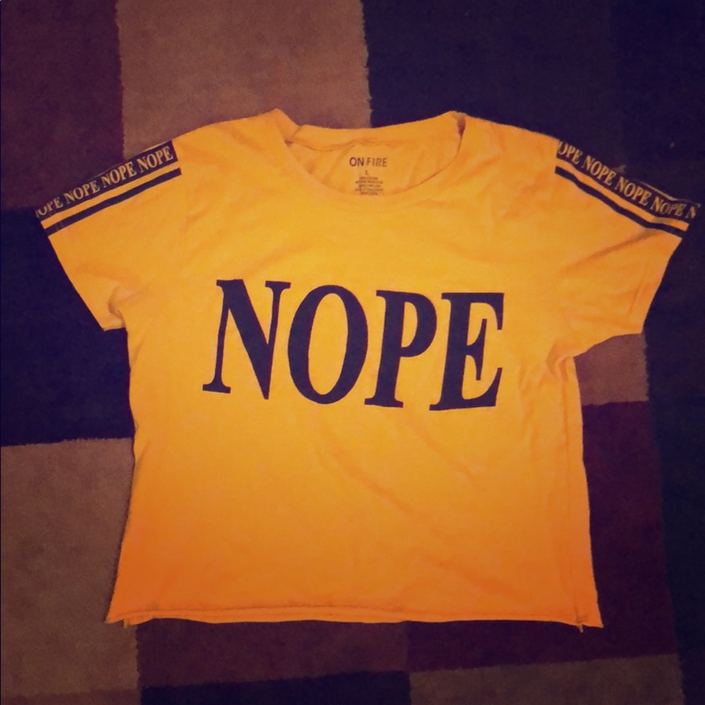 Short sleeve slightly cropped shirt